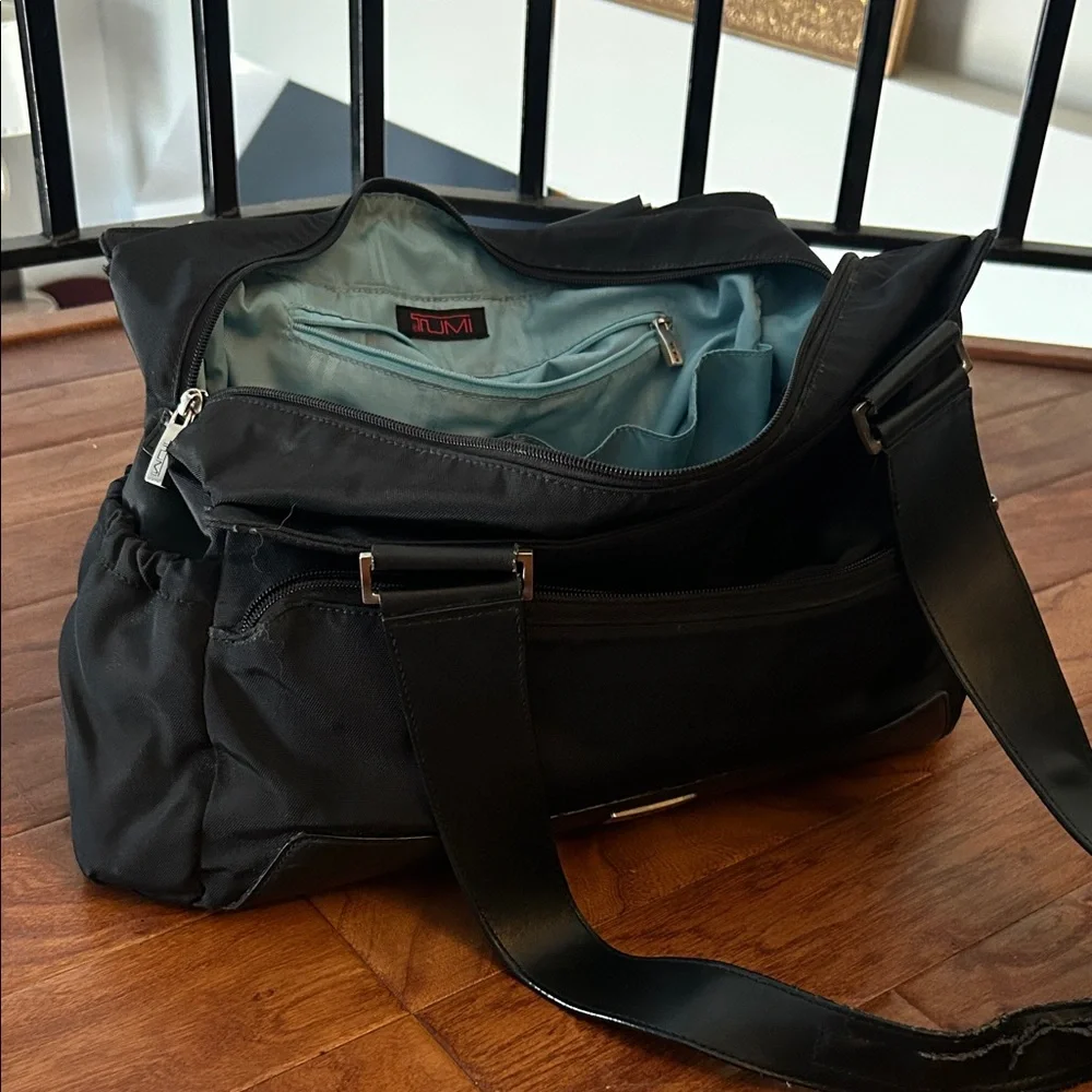 Tumi Black Ballistic Nylon Messenger/ Diaper Bag Blue Interior